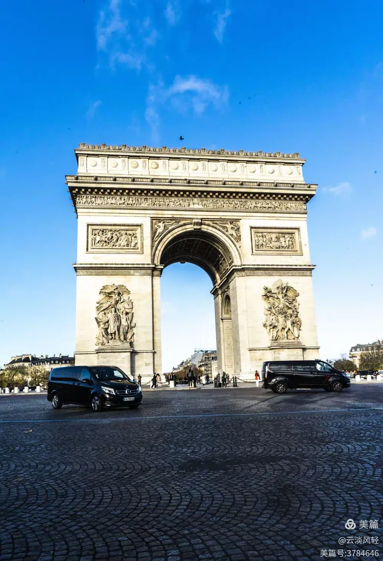 又称星形广场凯旋门,是巴黎四大代表建筑之一